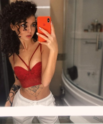 💋 Я опытная индивидуалка, и моя задача - удовлетворить тебя до последней минуты нашего встречи. 🌹
У меня есть все возможности, чтобы сделать тебя счастливым: эротический массаж, классический секс, оральные ласки, делаю все неспешно и наслаждение гарантировано!🔥
Мои услуги подходят для мужчин, женщин и пар - я гибкая и открытая для экспериментов. У меня красивое, ухоженное тело и кокетливый взгляд, который сведет тебя с ума. 🌺
Не веришь мне? Давай послушаем, что говорят мои довольные клиенты: 6211, 22 года